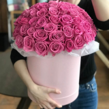 65 розовых роз в шляпной коробке 
