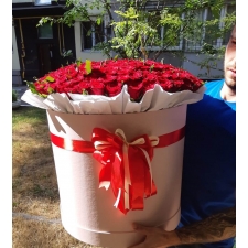 101 red roses in a box