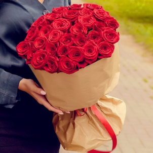 35 Red roses