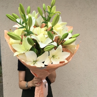 7 White lilies