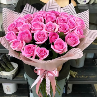 35 Розовых роз