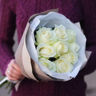 9 White roses